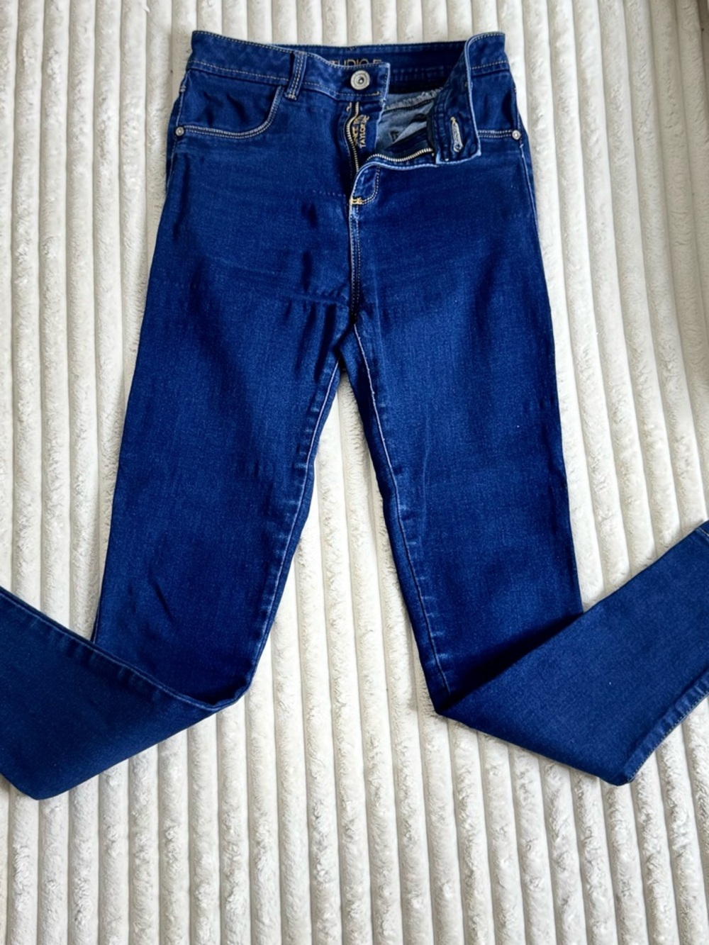 Studio F Colombian Dark Wash Skinny Jeans Size 2 (Estimated)